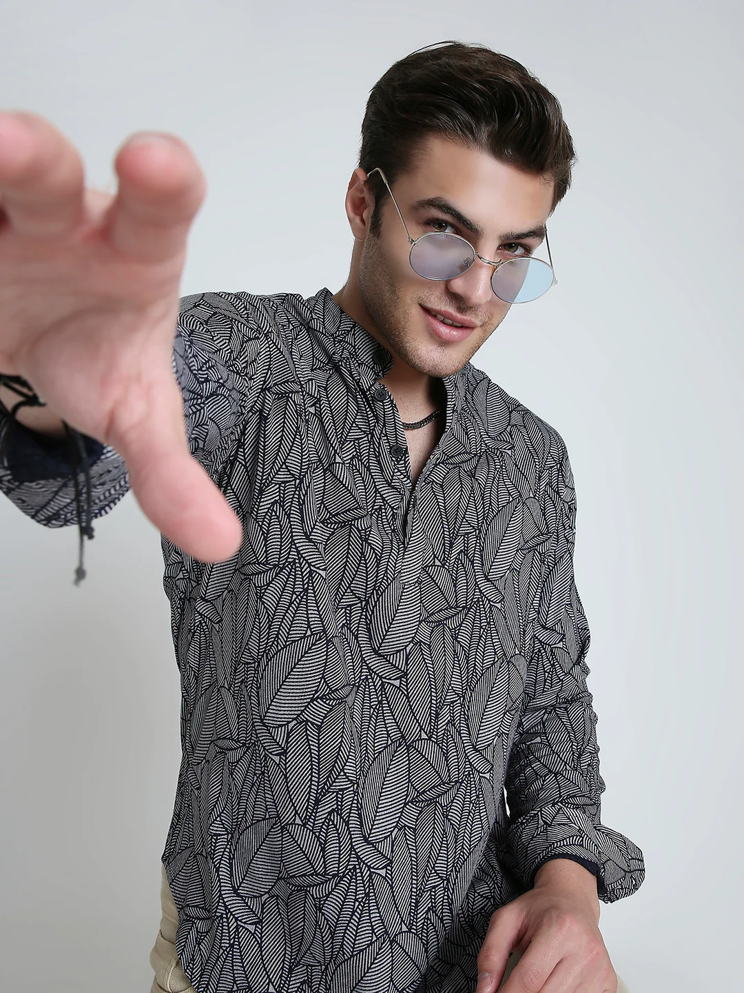 Monochrome Palm Leaf Printed Kurta - Image 2